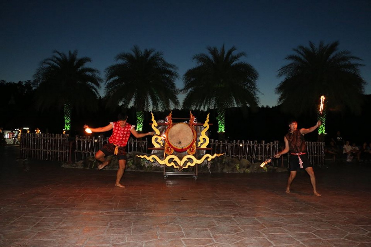 chiangmai night safari, chiang mai night safari, attractions in chiang mai