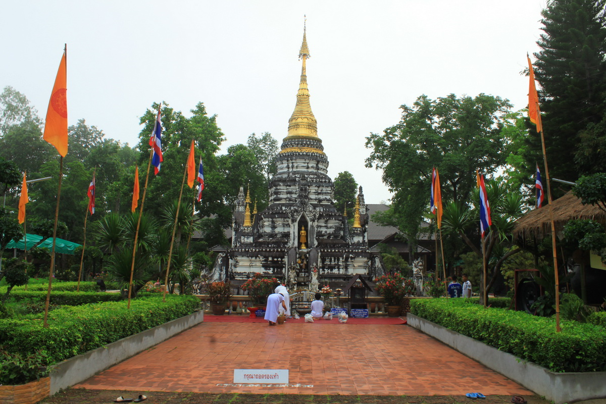 wat phra that mae chedi, phra that mae chedi temple