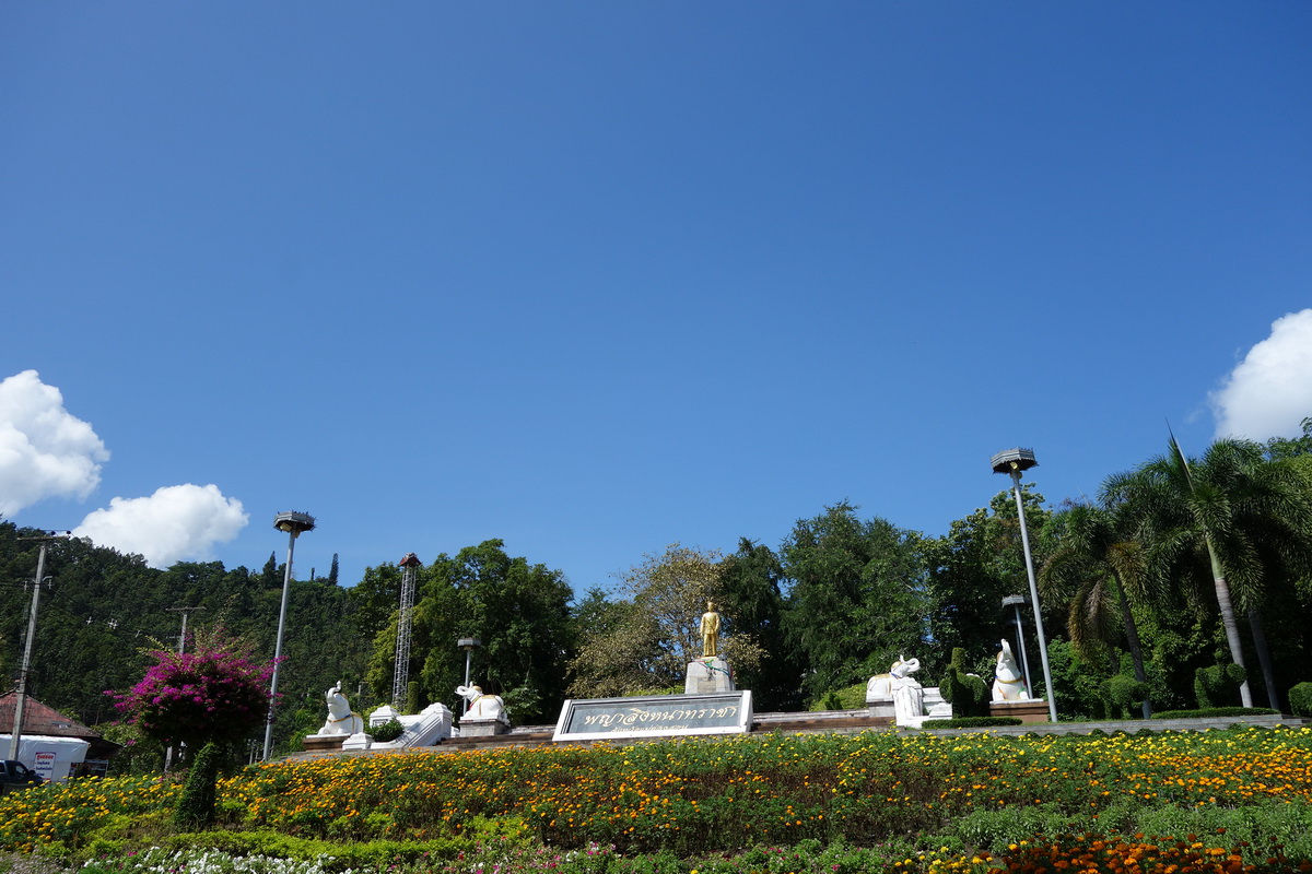 phraya singhanatracha memorial, phraya singhanatracha statue, first ruler of mae hong son statue, statue of phraya singhanatracha, phraya singhanat racha memorial
