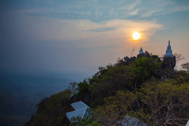 wat phra bat phu pha daeng, wat chaloemprakiat, wat chaloem phrakiat phrachomklao rachanuson, wat chaloem phrakiat, wat phra bhat phu pha daeng, wat phrabhat phu phadaeng, phra bat phu pha daeng temple, chaloemprakiat temple, chaloem phrakiat phrachomklao rachanuson temple, chaloem phrakiat temple, phra bhat phu pha daeng temple, phrabhat phu phadaeng temple