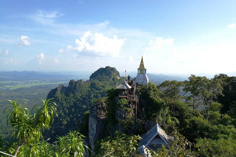 wat phra bat phu pha daeng, wat chaloemprakiat, wat chaloem phrakiat phrachomklao rachanuson, wat chaloem phrakiat, wat phra bhat phu pha daeng, wat phrabhat phu phadaeng, phra bat phu pha daeng temple, chaloemprakiat temple, chaloem phrakiat phrachomklao rachanuson temple, chaloem phrakiat temple, phra bhat phu pha daeng temple, phrabhat phu phadaeng temple