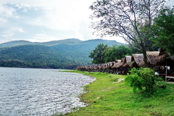 huay tung tao lake, attractions in chiang mai