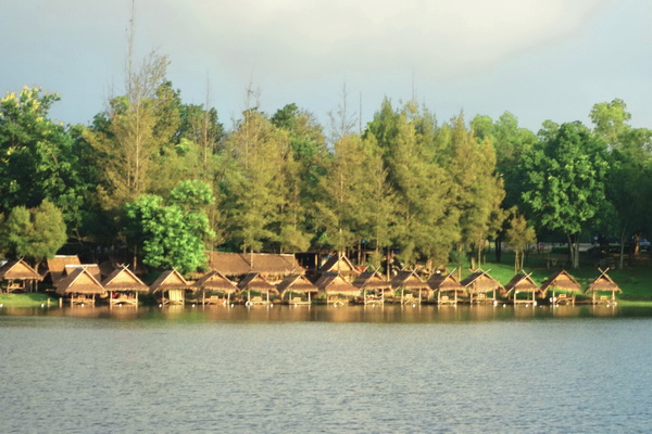 huay tung tao lake, attractions in chiang mai