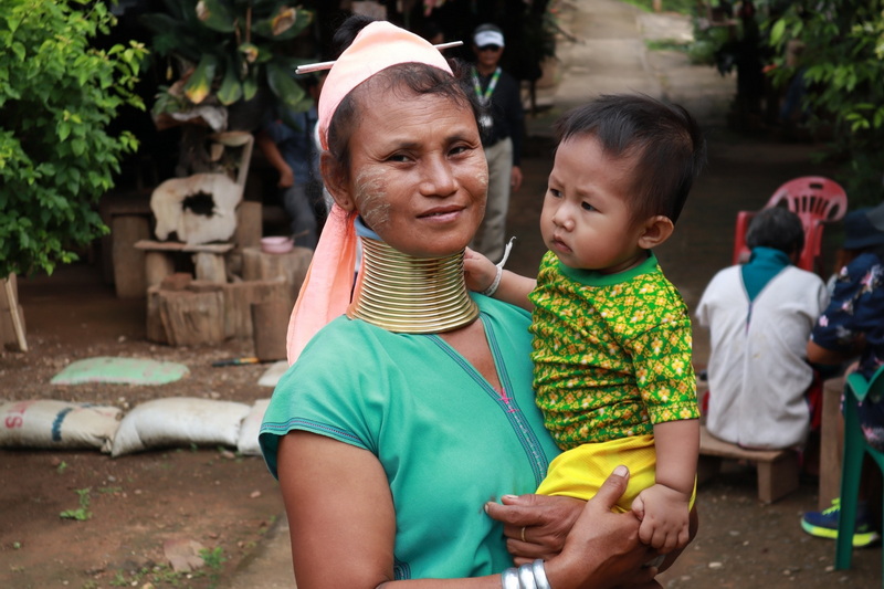 baan nam phiang din, ban nam phiang din, nam phiang din long neck village, nam phiang din village, ban nam phiang din long neck, ban nam phiang din long neck village
