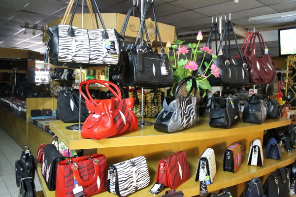 sankhampaeng, sankhampaeng road, sankhampaeng area, sankhampaeng shopping, shopping in chiang mai