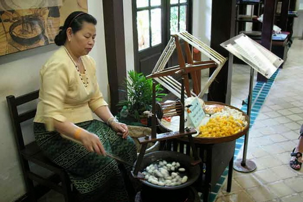 sankhampaeng, sankhampaeng road, sankhampaeng area, sankhampaeng shopping, shopping in chiang mai