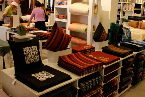 sankhampaeng, sankhampaeng road, sankhampaeng area, sankhampaeng shopping, shopping in chiang mai