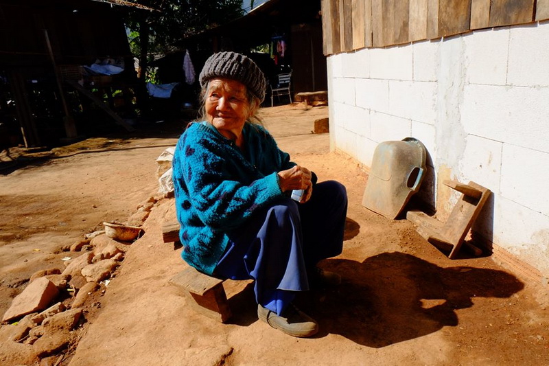 white hmong hill tribe, white hmong hill tribe of khun chang kian, khun chang kian hmong village