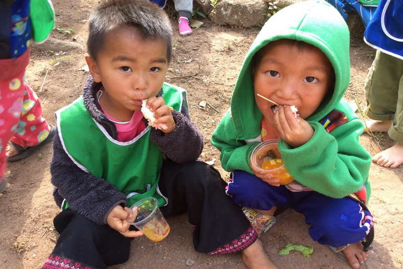 white hmong hill tribe, white hmong hill tribe of khun chang kian, khun chang kian hmong village