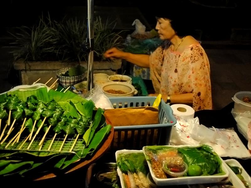 chiang rai khon muan street, chiang rai walking street, chiang rai night markets