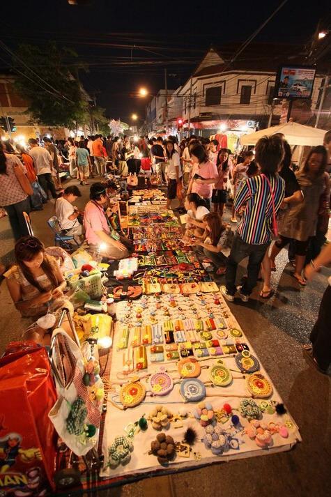 chiang rai khon muan street, chiang rai walking street, chiang rai night markets