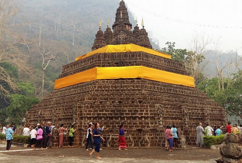 tham pum and tham pla cave, tham pla, wat tham pla, tham pla temple