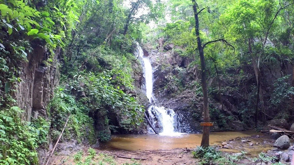 mae yen waterfall, maeyen waterfall, mae yen waterfalls, maeyen waterfalls, mae yen waterfall in pai