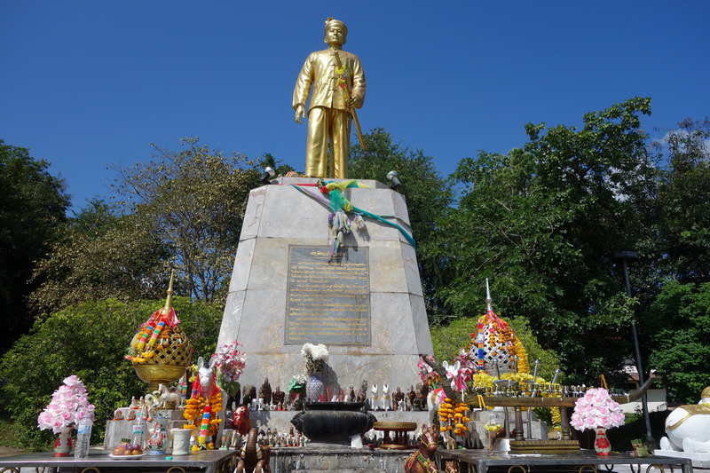 phraya singhanatracha memorial, phraya singhanatracha statue, first ruler of mae hong son statue, statue of phraya singhanatracha, phraya singhanat racha memorial