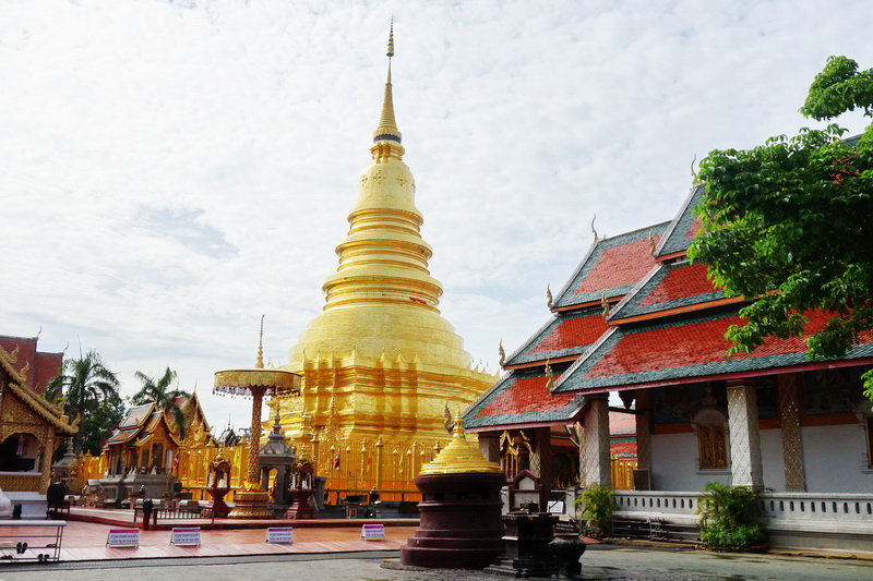 Wat Phra That Hripunchai
