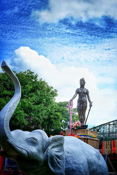 camadevi monument, queen camadevi monument, camadevi monument lamphun, cama devi monument, queen cama devi monument