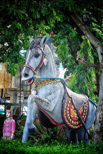 camadevi monument, queen camadevi monument, camadevi monument lamphun, cama devi monument, queen cama devi monument