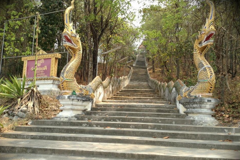kruba srivichai monument, kruba sri vichai monument, kruba srivichai monument lamphun, kruba sriwichai monument, kruba sri wichai monument, kruba sri wichai monument lamphun