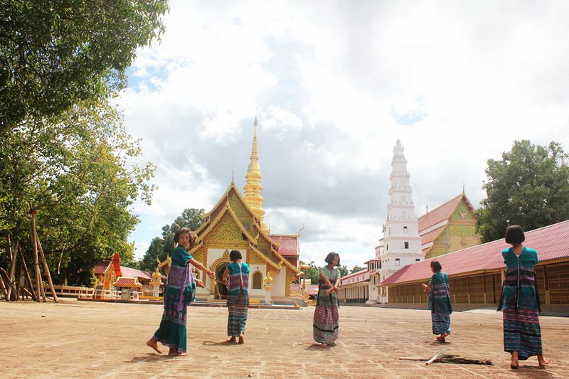 wat phra buddha bhat huai tom, wat phra buddha bat huai tom, phra buddha bhat huai tom temple, phra buddha bat huai tom temple, wat phra bhat huai tom, phra bhat huai tom temple, wat phra bat huai tom, phra bat huai tom temple