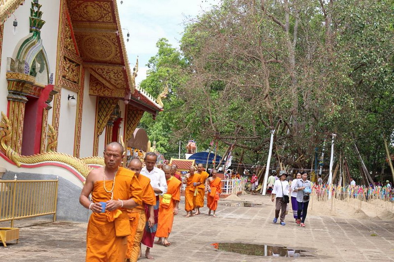 wat phra buddha bhat huai tom, wat phra buddha bat huai tom, phra buddha bhat huai tom temple, phra buddha bat huai tom temple, wat phra bhat huai tom, phra bhat huai tom temple, wat phra bat huai tom, phra bat huai tom temple
