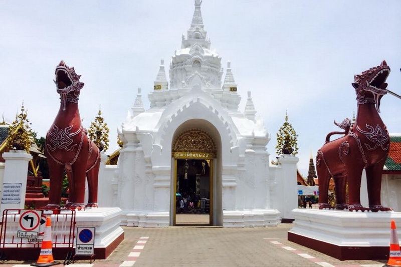 sights in lamphun, wat phrathat hariphunchai, phrathat hariphunchai temple, phra that hariphunchai, wat phra that hariphunchai, phra that hariphunchai temple