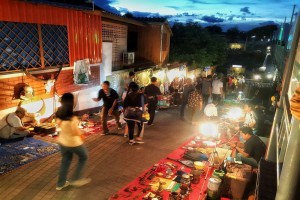 kad kong ta walking street, kad kong ta, kad kong ta night market, kad kong ta in lampang, kad kong ta walking street in lampang, kad kong ta walking street lampang