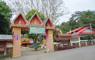 jom mon temple, wat jom mon, chom mon temple, wat chom mon, wat phrathat jommon, phrathat jommon temple, wat phra that jommon, wat phra that chommon, tour chiang mai to salawin river, 2 days 1 night tour chiang mai to salawin river , 2 days tour chiang mai to salawin river, 2 days tour from chiang mai to salawin river, tour from chiang mai to salawin river